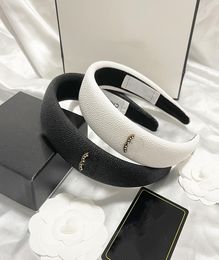 C Fashion Leather Headbands For Women Girls Luxury Hair Bands White Colours Brand Headband With Inner Label 2022 Hair Jewelry5540770