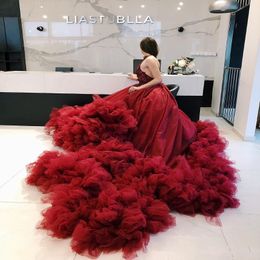 2021 Luxurious Halter Prom Dresses Burgundy Crystals Beaded Tulle Ball Gown Ruffles Tiered Sexy Women Formal Party Evening Dress Backle 217h