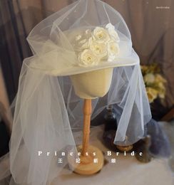 Berets French Style Long Mesh Wedding Hat 2024 Design White Flower Fedoras Bride Po Shoot Party Formal Fedora Headwear