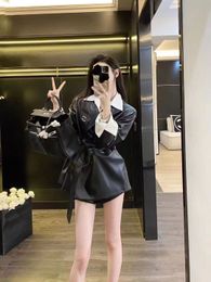 2024 디자이너 고급 새로운 스타일 라펠 가죽 여성 컬러 범프 슬리브 허리 느슨한 기질 레이디 코트 벨트