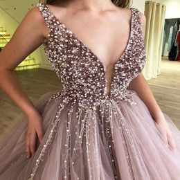 2021 Pink Ball Gown Quinceanera Dresses Beaded Crystals Deep V Neck Puffy Sweet 15 Prom Gowns Vestidos de Evening Dress vestidos de qui 217t