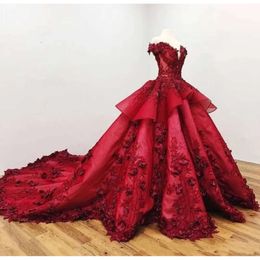 2024 sukienki Quinceanera Detale 3D Kwiki kwiatowe suknia balowa ciemnoczerwone Buranie Off Rame Crystal Peads Puste Back Sweet 16 Contract Promowe sukienki 0513