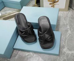 2022 donne piattaforma casual pantofole designer in pelle designer di casettali di gocce di sandali coperti di sandali coperto di sandali 35401029145