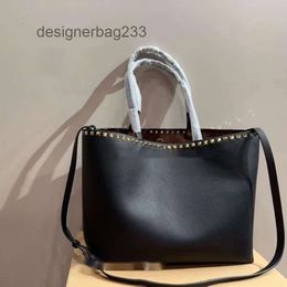 Tote Shoulder Vo Rock Hand-held Stud Large Valenteino Designer Bags Purse 2024 High-capacity Rivet Crossbody Womens Grain Shopping Bag HF66