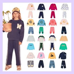 Giyim Setleri 2024 Wyn Marka Çocuk Boy Kız Kızlar Sweatshirt Bebek ve Toddler Pamuk Külot Çıkış Pantolon Giyim Baskılı Patchwork Sweatshirtl2405