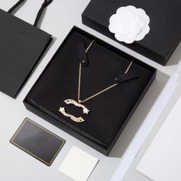 Luxury Necklace 18K Gold Plated Brass Copper Necklaces Pendants Choker Link Chains Charm Pendant Fashion Womens Crystal Wedding Jewelry Accessories