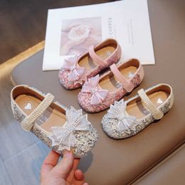 Sneakers 2023 Autumn New Little Girl Bow Princess Single Shoes Sweet Crystal Soft Sole Western Style for Girls H240513