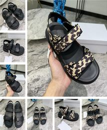 Sandálias femininas de alta qualidade Moda feminina feminina de couro de sandália adequada sapatos coloridos clássicos garotas de lazer slipper wit4956487
