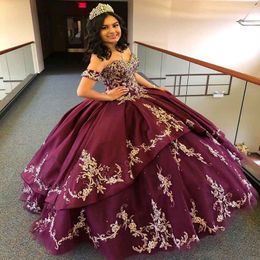 Burgundy Sweetheart Satin Quinceanera Prom Dresses With Detachable Sleeves Gold Embroidery Beaded Tiered Skirt Ball Gown Sweet 15 Dress 223i