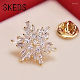 Brooches SKEDS Fashion Women Girls Exquisite Shining Boutique Crystal Snowflakes Badges Elegant Party Wedding Lady Pins Jewelry