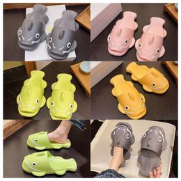 2024 New top Designer Funny Personalised Slippers Men Wearing Externally in Summer Home green grey Non slip Soft Sole Couples Stepping Feeling Cool sandal for Women