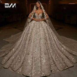 Wykwintna suknia ślubna długości podłogowej błyszcząca głęboka suknia ślubna w dekolcie bez rękawów sukienki panny młodej vestido de novia
