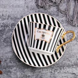 Cups Saucers Concise Stripe Bone China Coffee Cup Saucer With Gold Spoon Elegant Ceramic Paris Tea 225ml Porcelain Teacup Cafe Drinkware