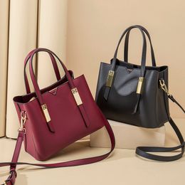 2024 New Wedding Women's Genuine Leather Totes European American Style Retro Single Shoulder Bags Handheld Crossbody Purse