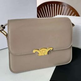 Luxury Triomphes Bags Shoulder Bag Leather Cowhide Bag Women's Handbag Designer Wallet Black Fashion Tofu Chain Saddle Bag 874