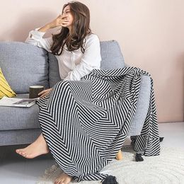 Blankets Nordic Style Knitted Wool Blanket Cotton Black White Striped Lantern Tassel Bed End Towel Air Conditioning Nap