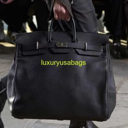 Bk Leather Handbag Trusted Luxury 2024 New Springsummer Large Capacity Business Travel Bag 50 Mens and Womens Fitness Handheld Bag Luggage Ba have logo HBGE