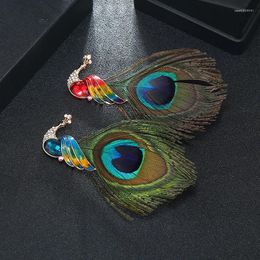 Brooches Stylish Temperament Elegant Peacock Feather Brooch Women's High-end Crystal Pin Corsage Cape Buckle Suit Coat Accessories