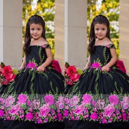2022 Vintage Mexican Girls Pageant Dresses Floral Applique Off Shoulder Lace-up Satin Flower Girl Dress For Wedding Quinceanera Mini 259H