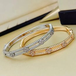 2024 Designer Clover Bangle Brand Bracelets For Women 18K Gold Plated Full Crystal Four Leaf Perlee Sweet Clover Flower Cuff Valentine Party Gift Jewelryq