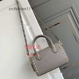 Rock Stud Handtaschen Crossbody Bag Damen Frau Valenttieno Single Bags Handtasche 2024 Neue Schulter hochwertige Vo Modedesigner Rivet Litsches Muster L0N0