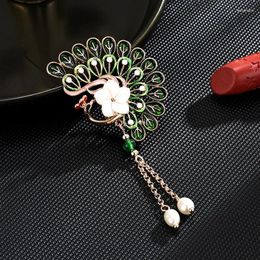 Brooches Spring And Summer Retro Classic Peacock Fresh Water Pearl Temperament For Women Corsage Suit Coat Accessories Pin