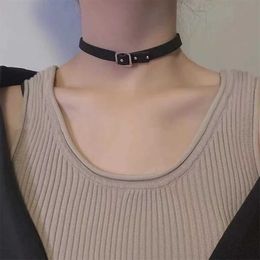 Chokers Black Leather Clavik Chain Necklace Vintage Thin PU Necklace Womens New Gothic Sensory Jewelry Womens Gift d240514