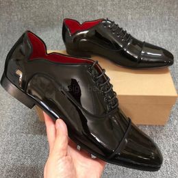 38-46 2024 New In Spring Designer Shoes Red Sole Rivets Formal Sneakers Real Leather Sneakers Oxford Walking Flats Wedding Party Loafers Business Career Men's Shoes