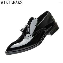 Dress Shoes Italian Brogue Men Formal Fashion Black Coiffeur Patent Leather Classic Plus Size Designer 2024