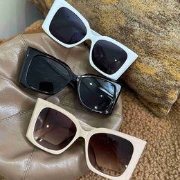 Selected Saints trendy sunglasses female Instagram influencer with large frame wide legs slimming effect hip-hop street photography fashion 3BPG