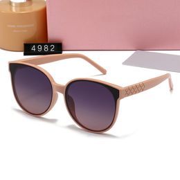 1pcs fashion sunglass eyewear sun glass Designer Brand sunglasses for women top quality UV400 Polarised travel beach fashion street sho 238j