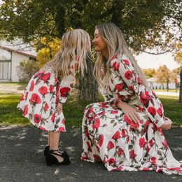 Family Matching Outfits 2023 Mom And Daughter Floral Long Sleeve Dress Clothes Family Look Matching Outfits Wedding Party Mommy And Me Long Dresses 5-12 T240513