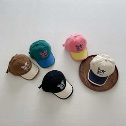 Caps Hats 2024 Korean Alphabet Childrens Baseball Hat Fashion Autumn Boys and Girls Sunset Competition Colorful Duck Tongue Hat Baby Toe Hat Y240514