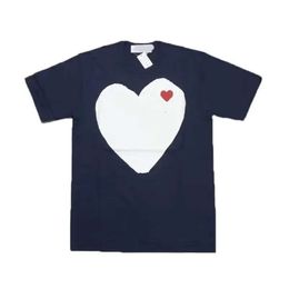 Commes Des Garcon Cdg Fashion Mens Play T Shirt Designer Red Heart Commes Casual Women Cdgs Shirts Badge Garcons High Quanlity Tshirts Cotton Embroidery Retro 526