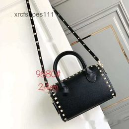 Stud Handbags Crossbody Womens Woman Bag Valenttieno Single Bags Handbag 2024 Shoulder New High Quality Vo Fashion Rivet Designer Lychee Pattern Rock HKFM