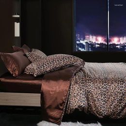 Bedding Sets Leopard Duvet Cover Satin Like Silk Soft 4Pcs Set Summer Reversible Comforter Luxury Lightweigh Bed Sheet