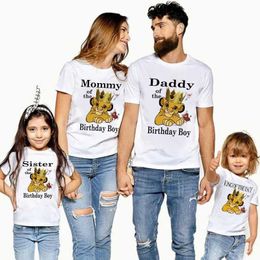 Dopasowane rodzinne stroje pasujące urodzinowe kombinezon rodzinny kreskówkowy motyw Childrens T-shirt urodzinowy chłopiec zabawny impreza Ubrania na prezent rodzice dziadkowie T240513