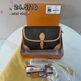 Designer Bags 2024 Fashion New printed letter stick underarm bag womens small square bags single shoulder bag crossbody gift box TOP 7A