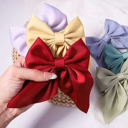 Hair Accessories New sweet bow hair clip solid color bow hair clip suitable for girls satin butterfly bucket duckbill clip childrens hair clip d240515