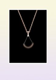 Jewelry custom 18K rose gold small skirt necklace needlework chalcedony white fritillaria inlaid diamond collarbone24702509921