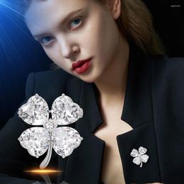 Brooches Fashion White Flower Rhinestone For Women Creative Heart Crystal Clover Plant Lapel Pins Clothing Jewelry Accessories
