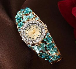 Luxury Watch 2021 Burst Fashion Bracelet Set Diamond Round Head Alloy Women039s Retro Performance Goods Whole Wristwatches1993739