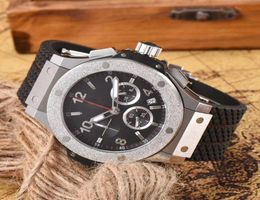 High Quality Men Watch 42mm Rubber Strap Man multifunctional Quartz Watches Master Male Luxury Wristwatch2353878