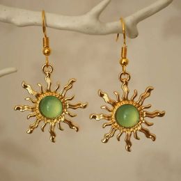 Stud Retro Sun Earrings Womens Fashion Bohemian Jewelry Accessories Green Stone Gothic Gold Sun Pendant Cold Wind Earhook New J240513