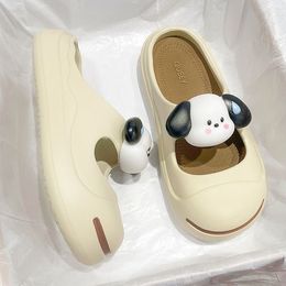 Novos sapatos de orifício de desenho animado, fofo, pequeno padrão de cachorro interno chinelos e chinelos podem ser usados externamente para uso de lazer