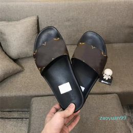 15a neuestes mit Box Männern Frauen Mode Pantoffeln Luxusrutsche Sommer Flat Slipper Trendy Leder Gummi -Sandelmenschalen Strand Folie