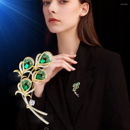 Brooches Stylish And Luxurious Peacock Feather Brooch Rhinestone Emerald Bouquet Pin Wedding Party Dress Accessories Jewellery Gift