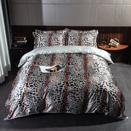 Luxury natural mulberry silk bedding high-quality down duvet cover set printed large down duvet cover set 240510