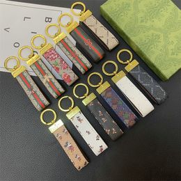 Keychains Luxurys Designers Holder Keyring Genuine Leather Wallet Chain Straps Doll Bag Gift Car Pendant No Box