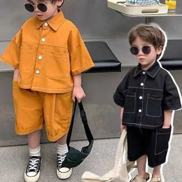 Clothing Sets Fashion mens short sleeved top 2022 summer new childrens clothing solid color shirt cute Capri pants two-piece set d240514